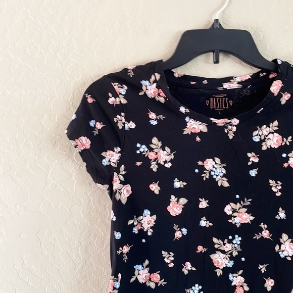 Clubhouse Basic Floral Black Knit Tee - Picture 2 of 5